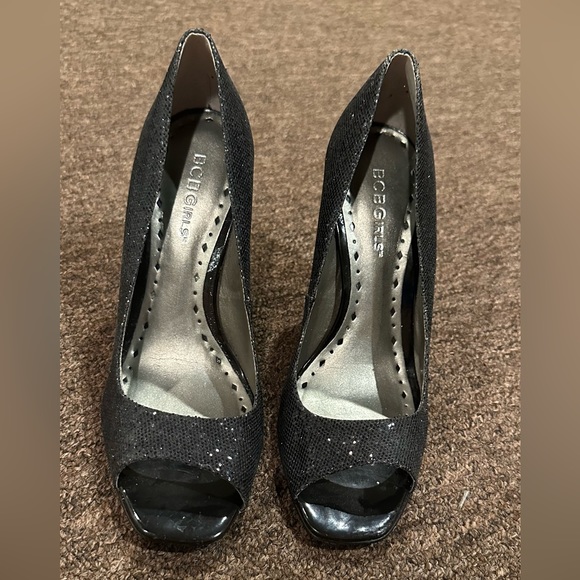 bcbgirls black pump